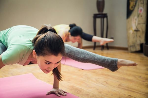 A small group exercise class on mats